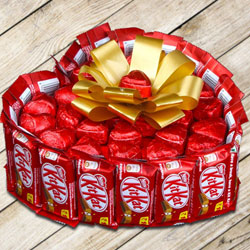 Online Homemade Chcolates N Kitkat Heart Shaped Arrangement