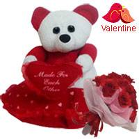 Trendsetting Teddy Bear with Bouquet