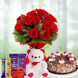 Eye-Catching Love Treat Gift Set