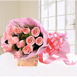 Enchanting Bouquet of Roses in Pink