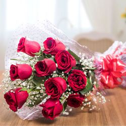Visually Stunning Arrangement of Roses