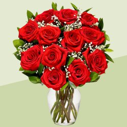 Gorgeous Red Roses Bunch in a Glass Vase