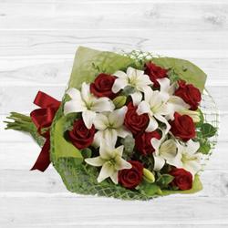 Enamoring Bouquet of Heartening Blossoms