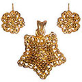 Outstanding Star Saped Floral Jewelry Set in Gold Metal