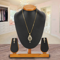 Celeste pendent set
