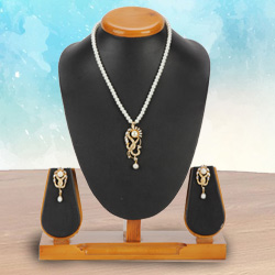 Charming Stone Pearl Set for Modern Woman