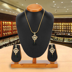 Symmetrical Avon Nistha Kundan Pendant and Earrings Set