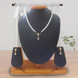 Deliver Pearl Pendant Set with Earrings