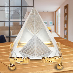 Online Pyramid With Golden Stand