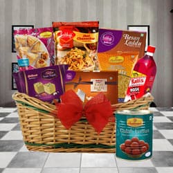 Captivating Holiday Bounty Basket of Breakfast Goodies