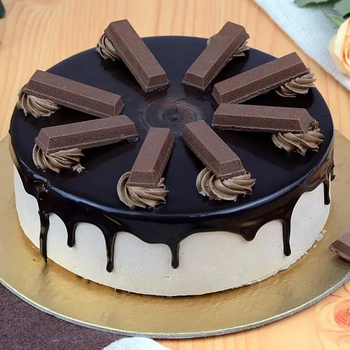 Enjoyable Eggless Kitkat Chocolate Cake