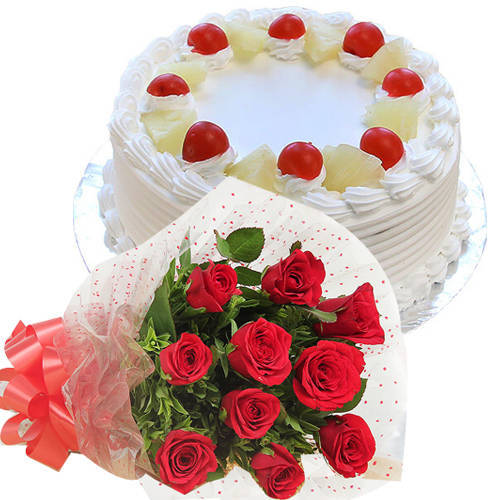Martvelous Pineapple Flavor Cake with Roses Bunch